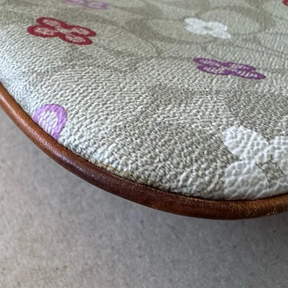 Coach Wristlet - Picture 6 of 12